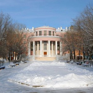 В парке Дома офицеров