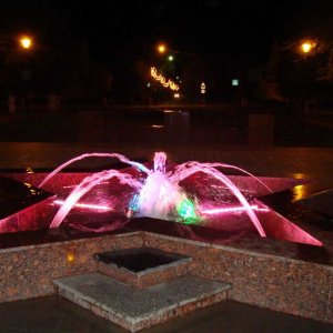 Фонтан Победы в сквере на площади Ленина