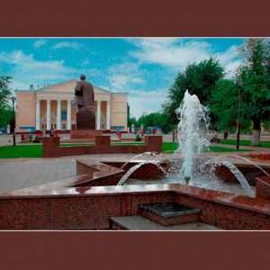 Фонтан Победы в сквере на площади Ленина