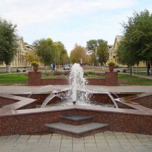 Фонтан Победы в сквере на площади Ленина