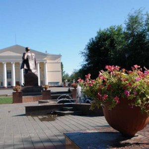 Фонтан Победы в сквере на площади Ленина