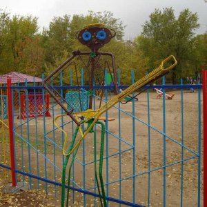 Детская площадка в парке Дома офицеров